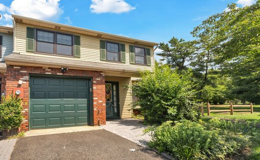 Townhouse in East Brunswick, New Jersey, United States 1