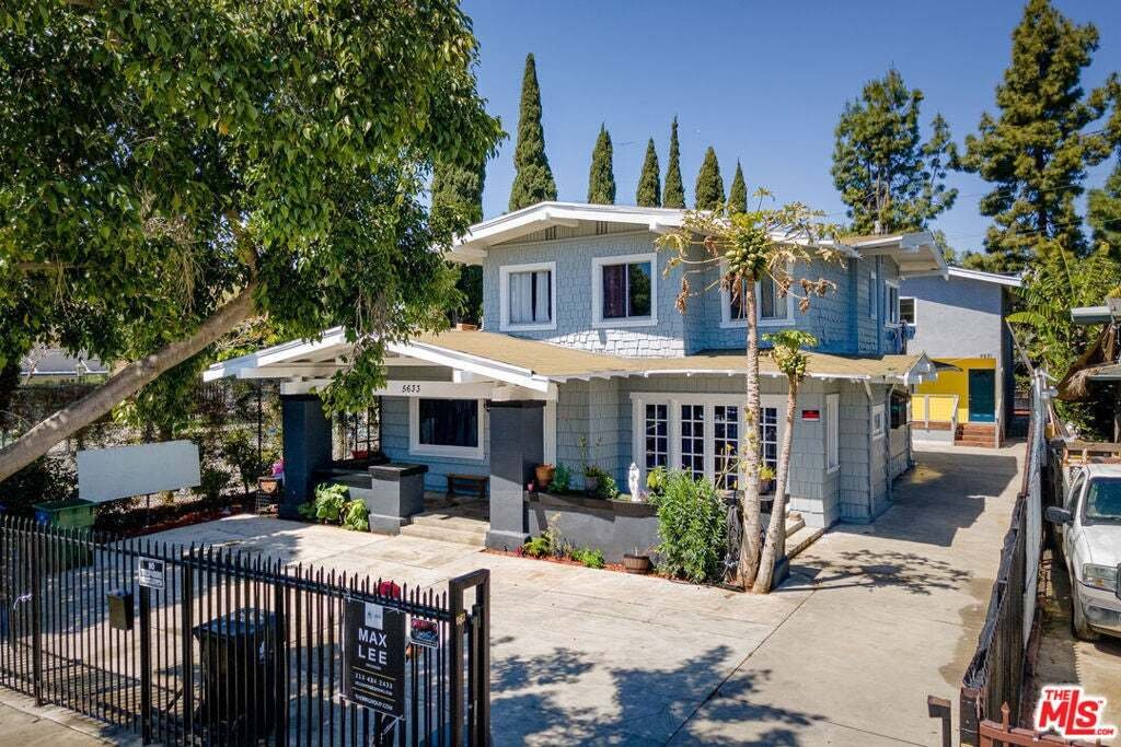 Los Angeles, California, United States 2 - 18611820