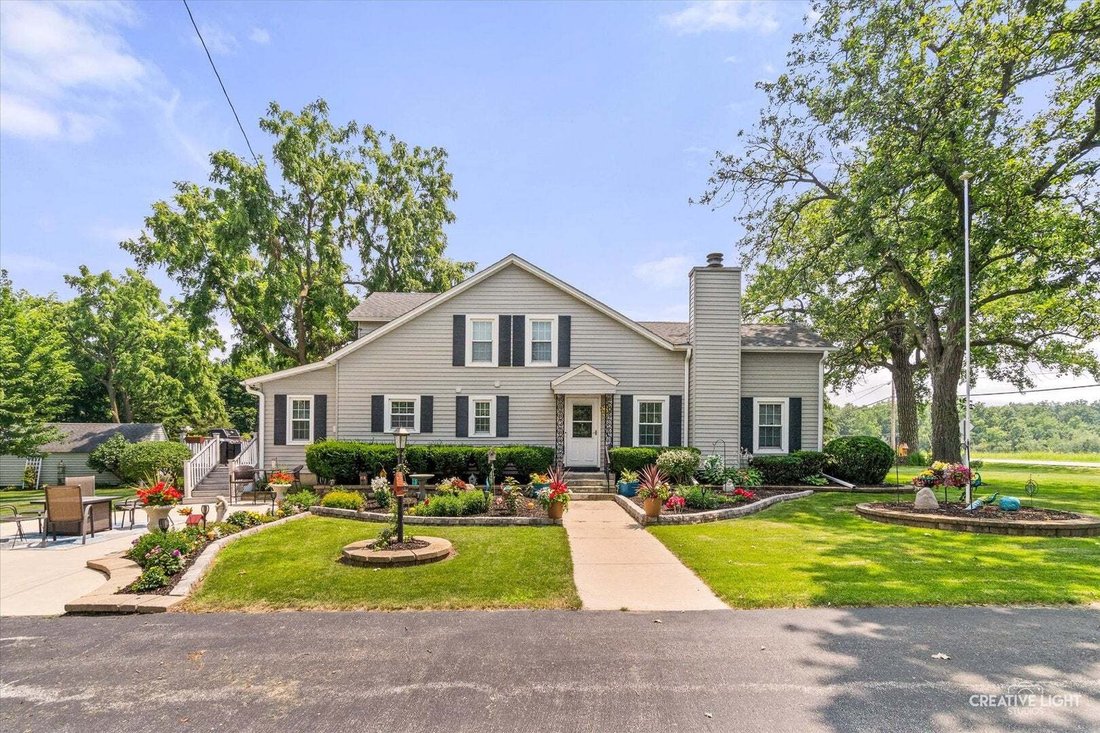 House in Aurora, Illinois, United States 2 - 18609579
