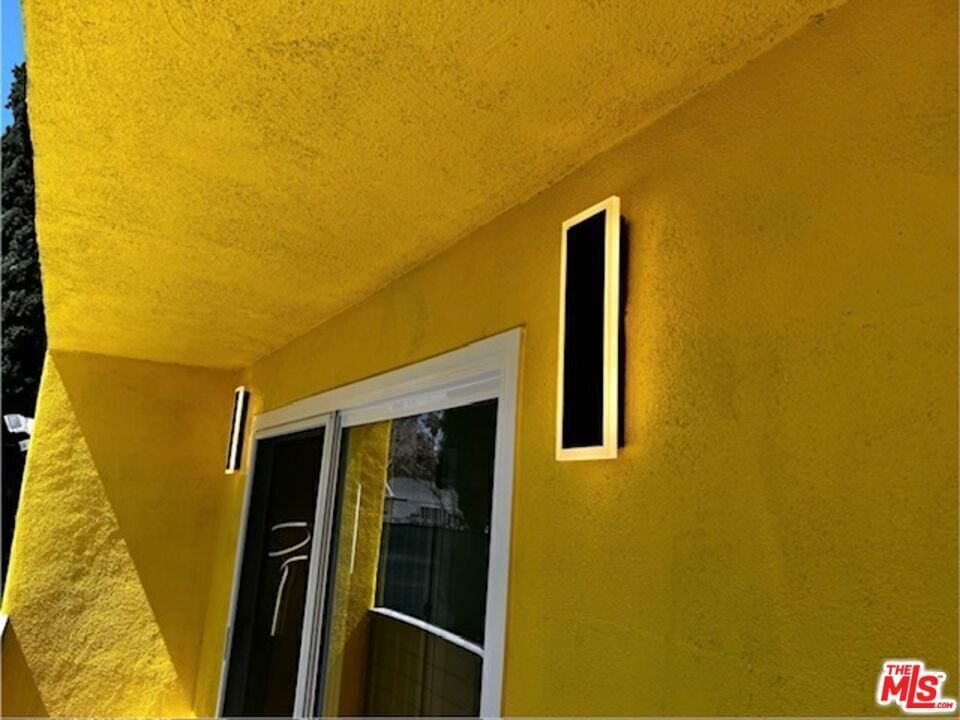 Los Angeles, California, United States 5 - 18611820