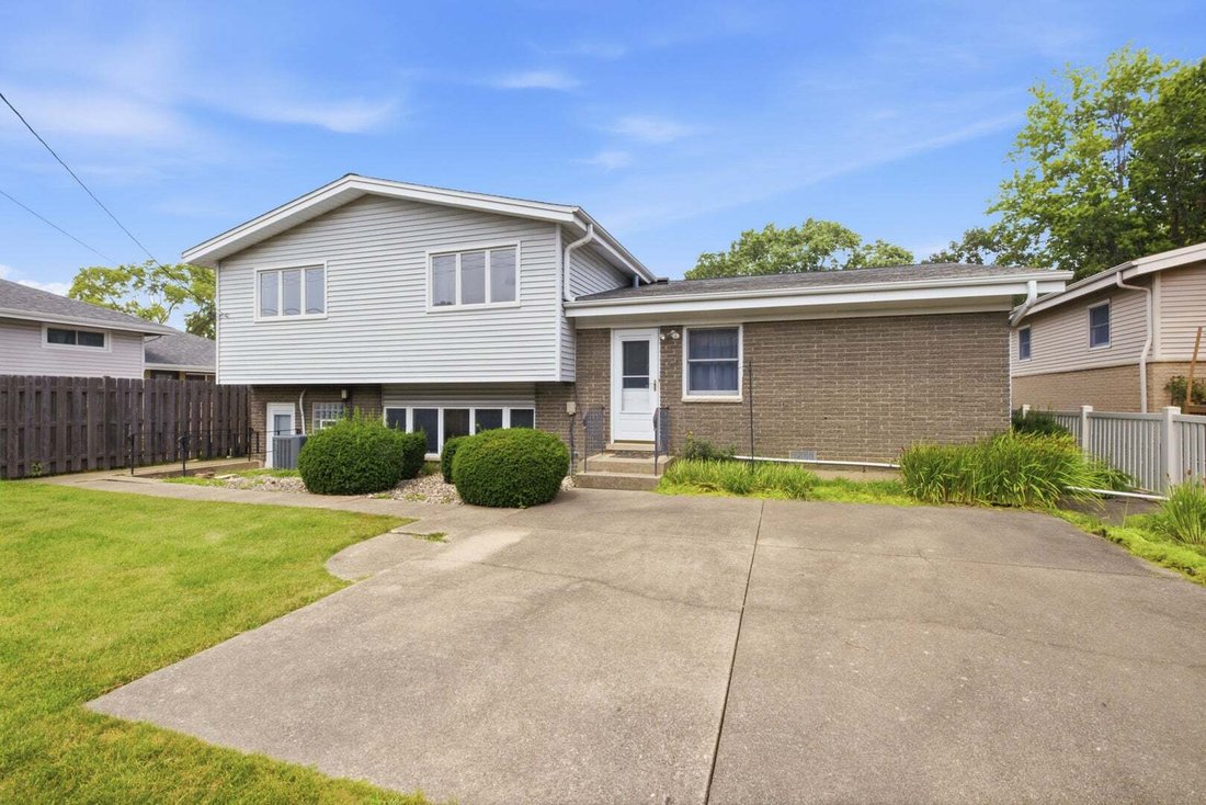 House in Des Plaines, Illinois, United States 3 - 18612746
