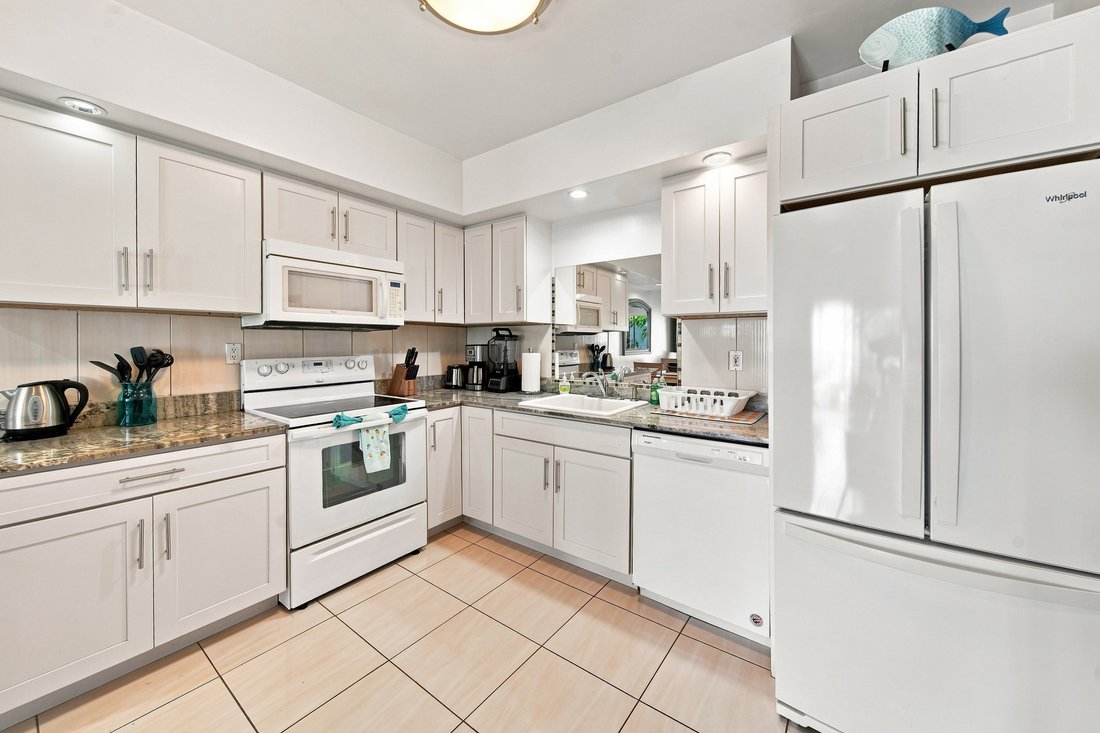 Condo in Bodden Town, Bodden Town, Cayman Islands 2 - 18611379