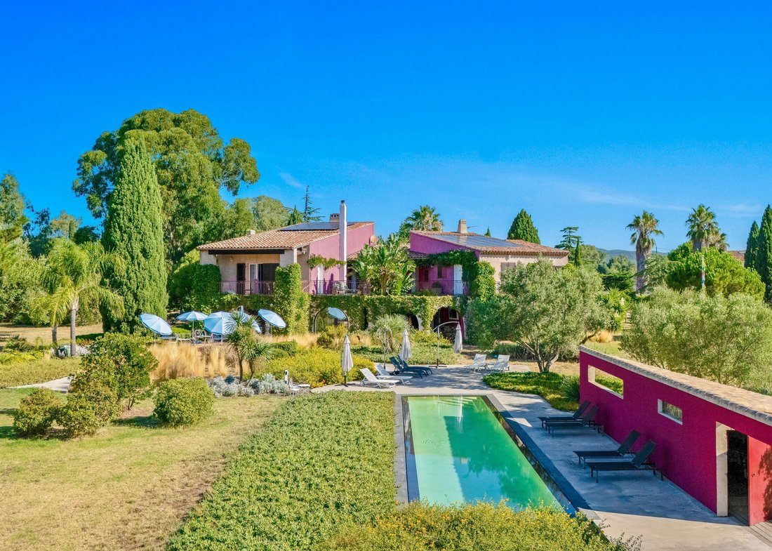 House in La Londe-les-Maures, Provence-Alpes-Côte d'Azur, France 1 - 17782580