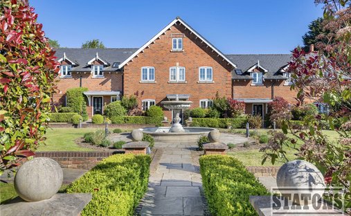 House in Essendon, England 1