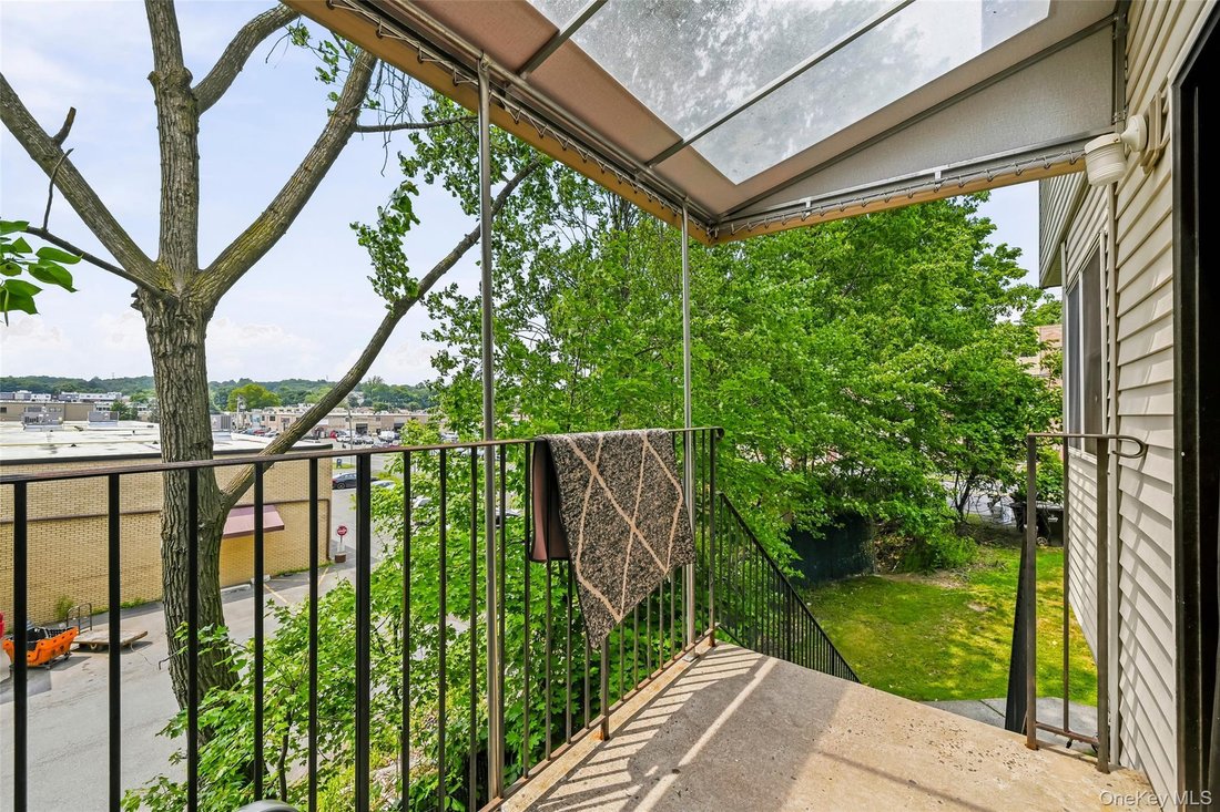 Condo in Airmont, New York, United States 4 - 18612289