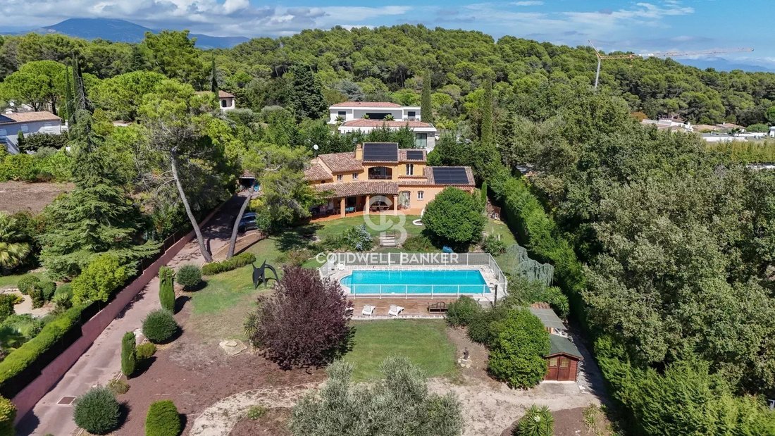 Villa in Les Indes les-Groulles, Mouans-Sartoux, France 3 - 18610870