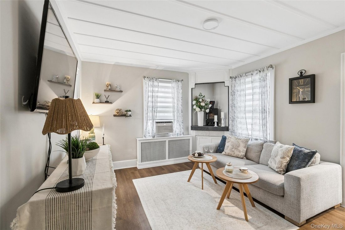 House in Smithtown, New York, United States 2 - 18613177