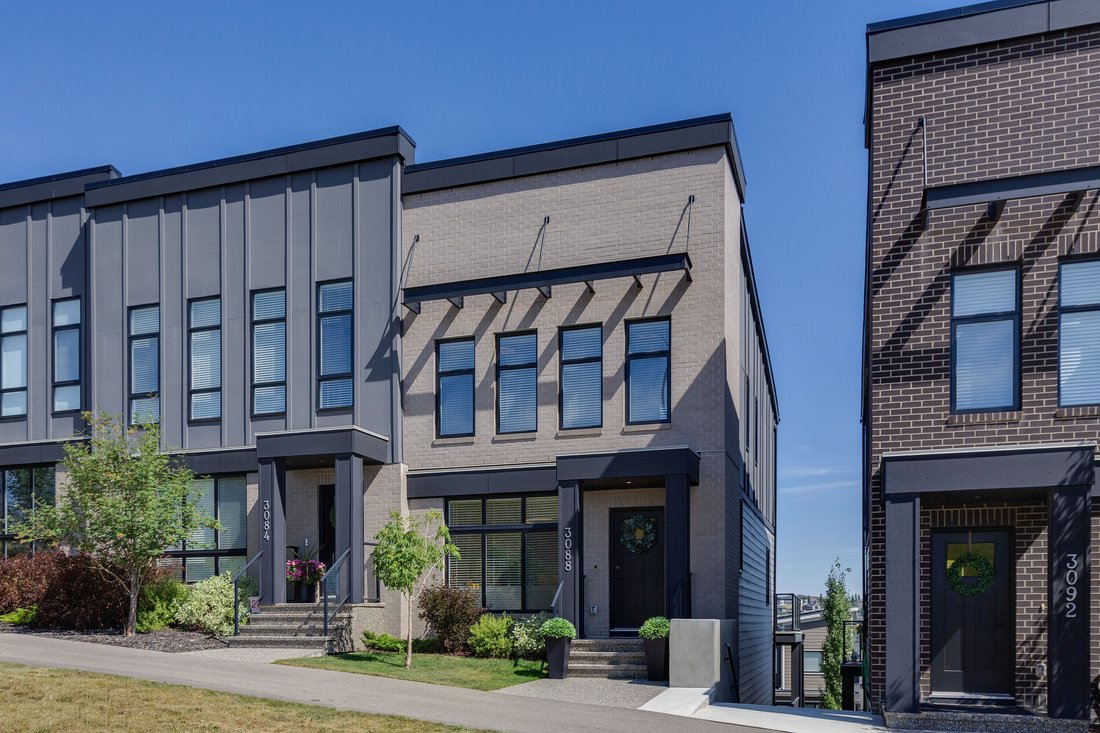 Townhouse in Calgary, Alberta, Canada 1 - 18615021
