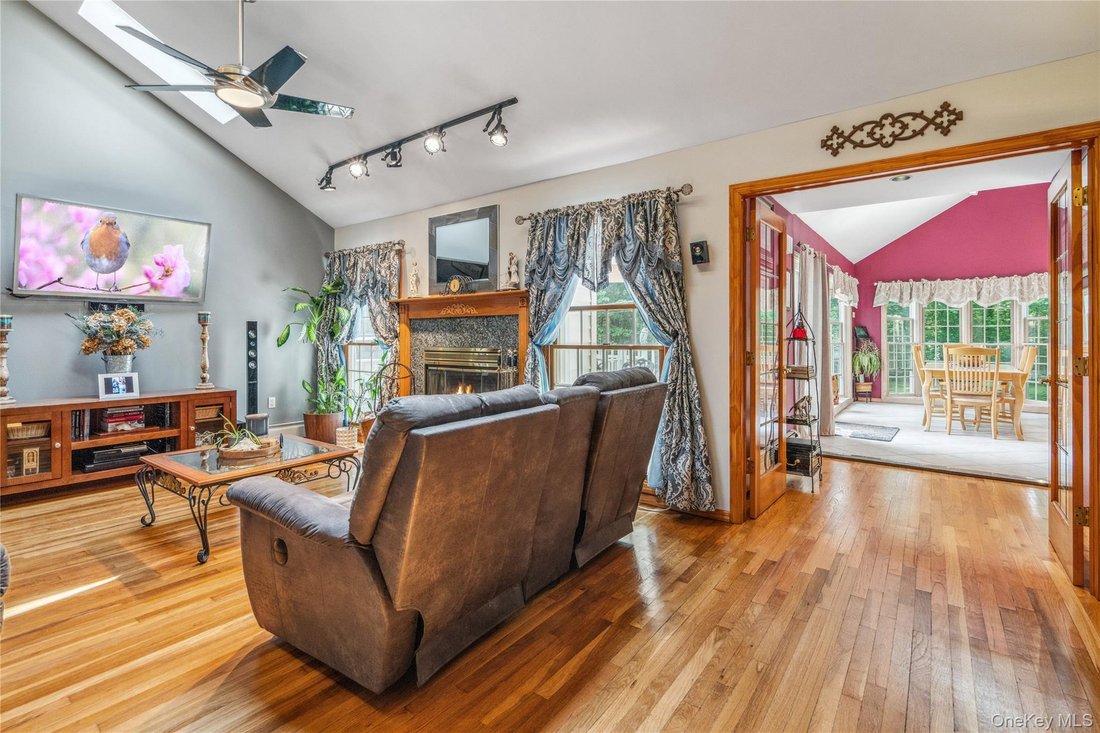 House in Islip, New York, United States 5 - 18613180