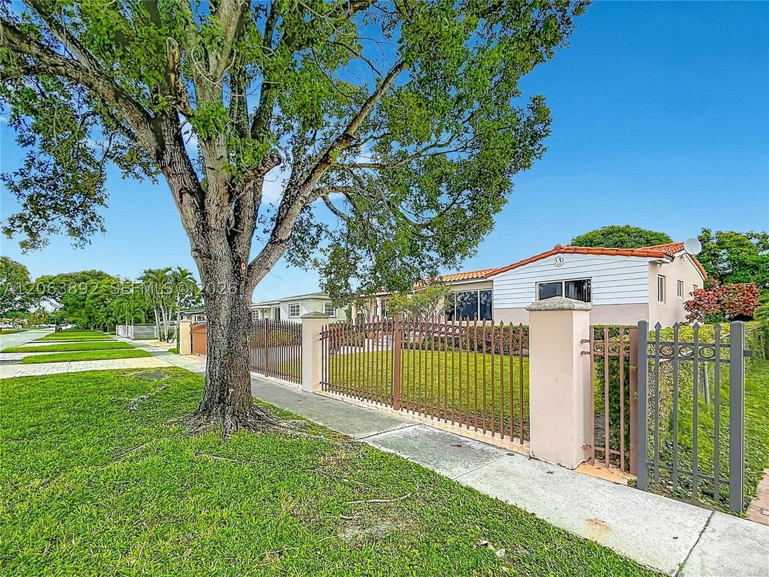 House in Hialeah, Florida, United States 3 - 18612508