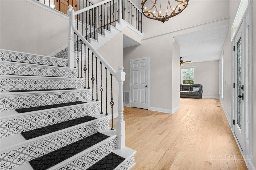 House in West Jefferson, North Carolina, United States 3 - 17988127