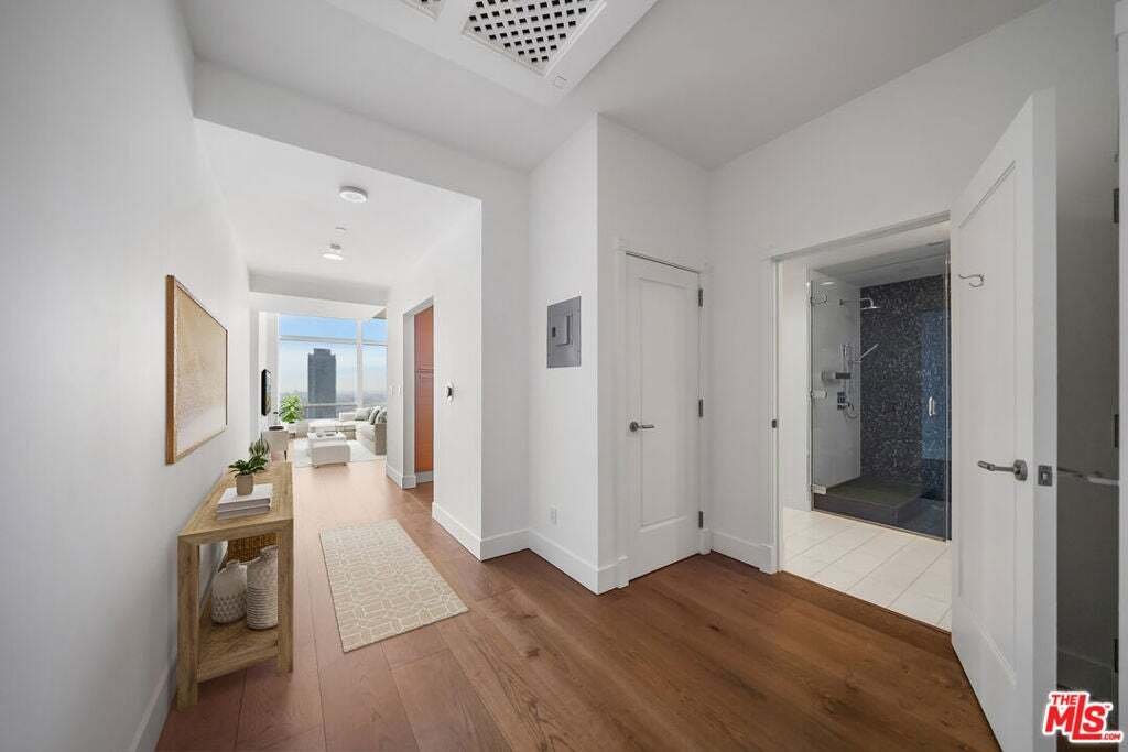 Condo in Los Angeles, California, United States 3 - 18611798
