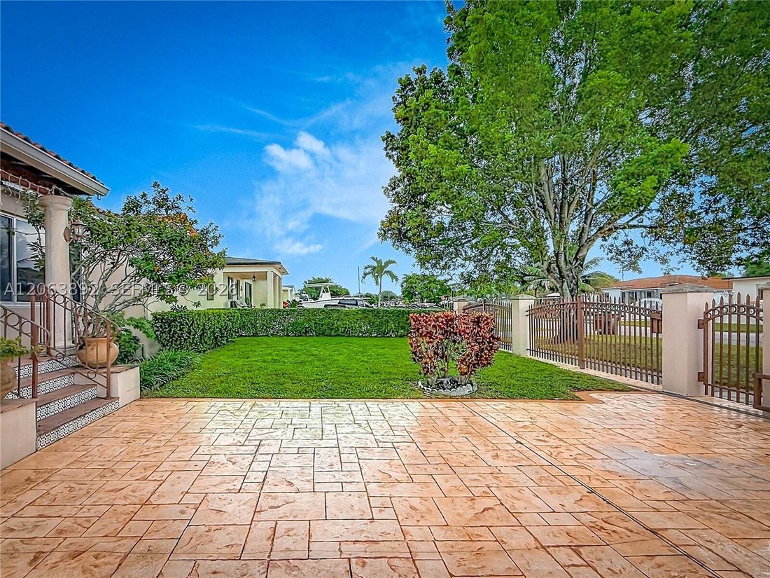 House in Hialeah, Florida, United States 5 - 18612508
