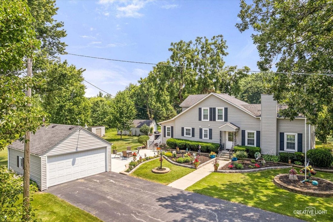 House in Aurora, Illinois, United States 1 - 18609579