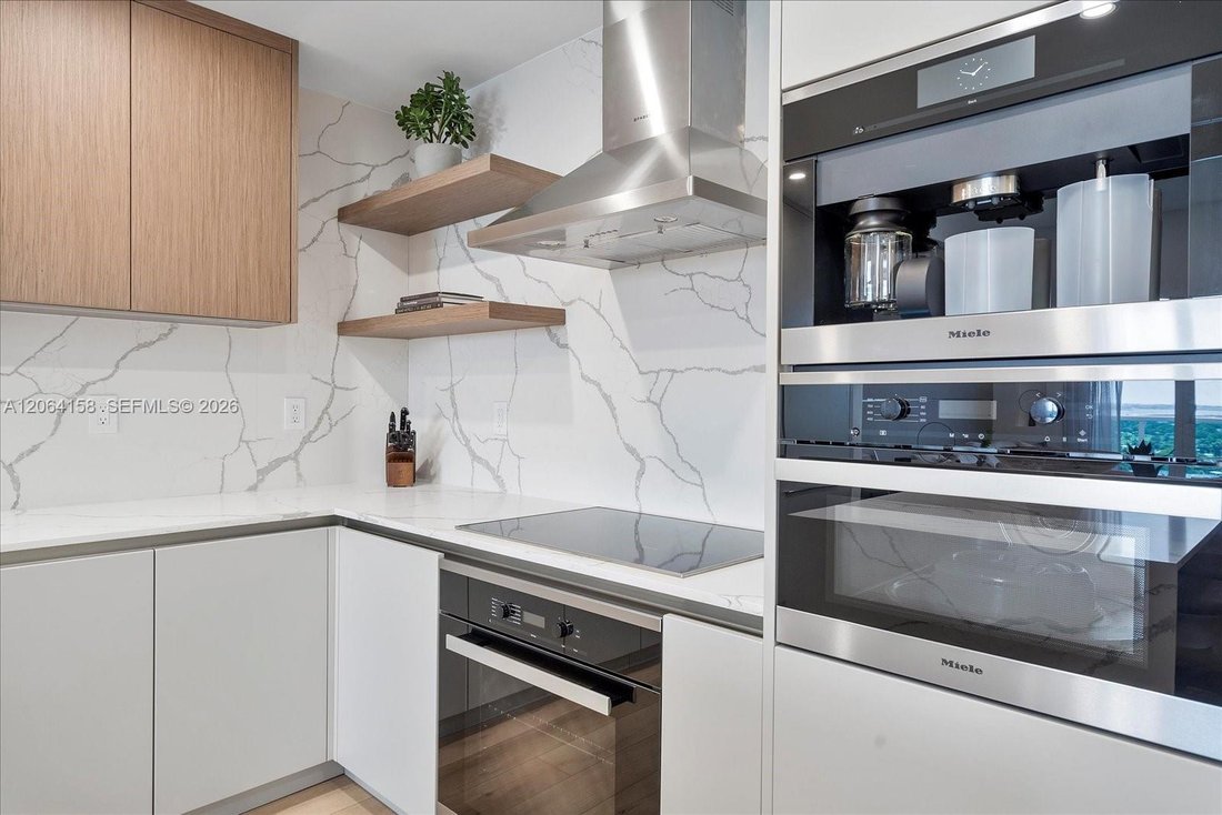 Condo in Miami Beach, Florida, United States 4 - 18613473