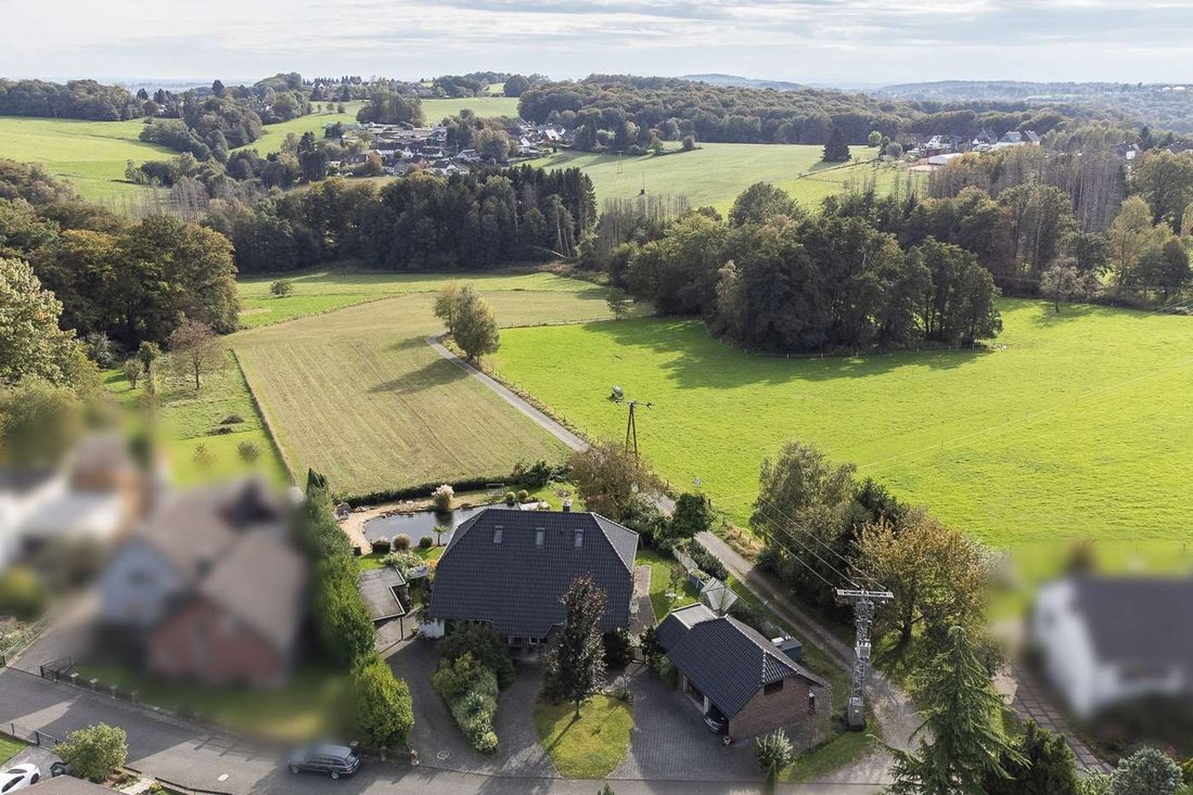 House in Bergisch Gladbach, North Rhine-Westphalia, Germany 2 - 18614757