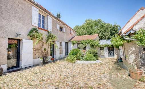 House in Jouars-Pontchartrain, Ile-de-France, France 1