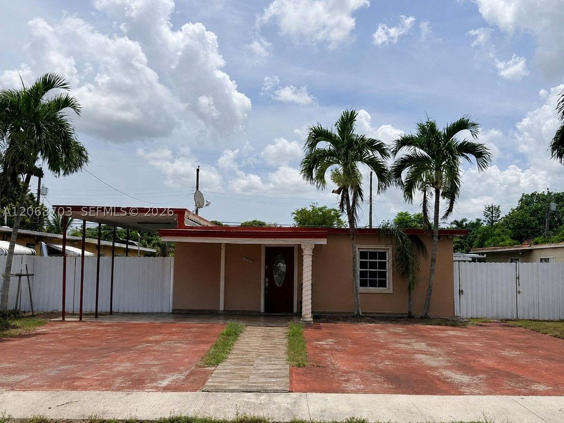 House in Hialeah, Florida, United States 3 - 18568892