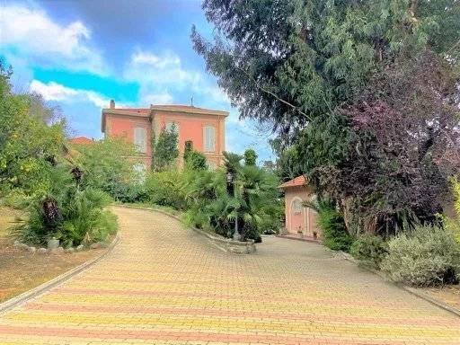 House in Menton, Provence-Alpes-Côte d'Azur, France 3 - 15768472