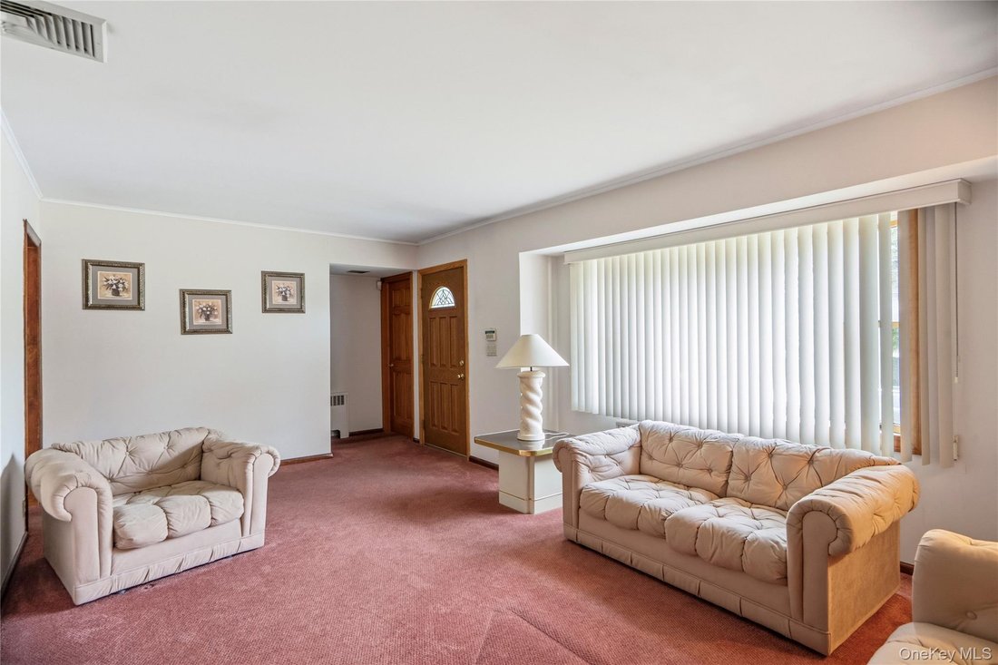 House in Seaford, New York, United States 4 - 18613205