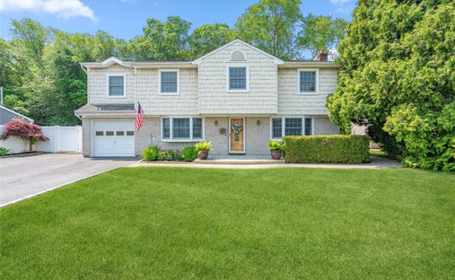 House in Islip, New York, United States 1