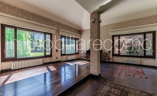 Villa in Fecchio, Cantu, Lombardy 1