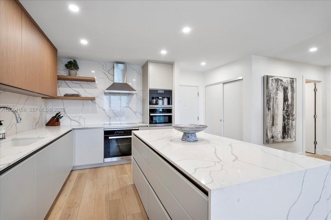 Condo in Miami Beach, Florida, United States 5 - 18613473