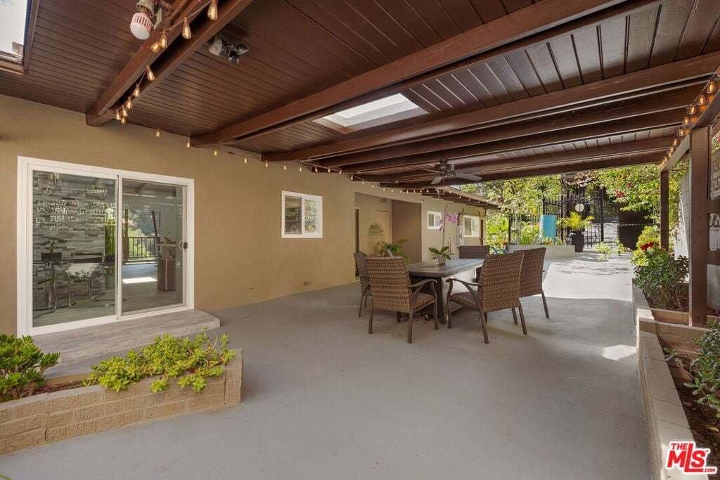 House in Los Angeles, California, United States 5 - 18615378