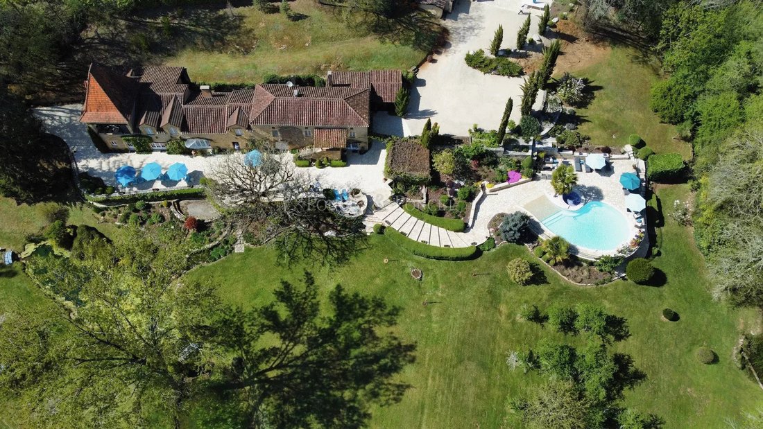 Estate in Charles de Gaulle, Cahors, France 1 - 17780033
