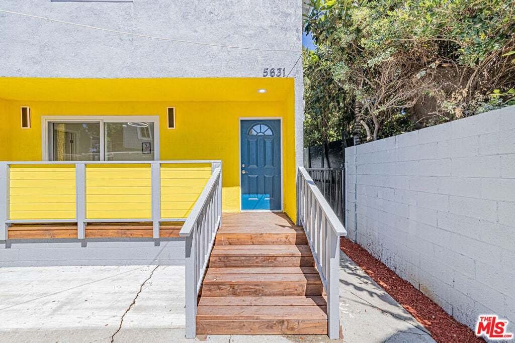 Los Angeles, California, United States 4 - 18611820