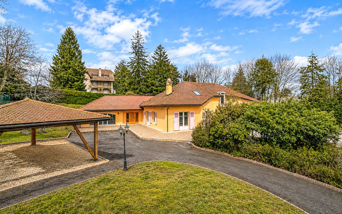 Villa in Centre, Gex, France 3 - 18077134
