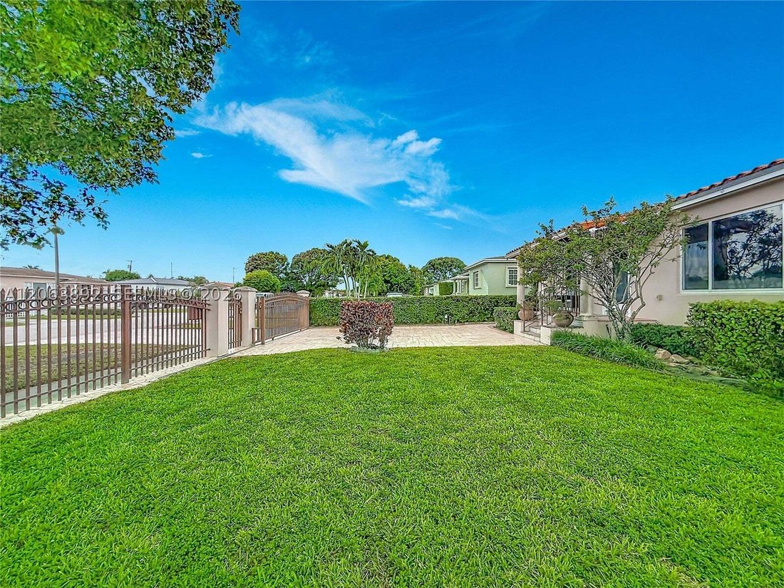 House in Hialeah, Florida, United States 4 - 18612508