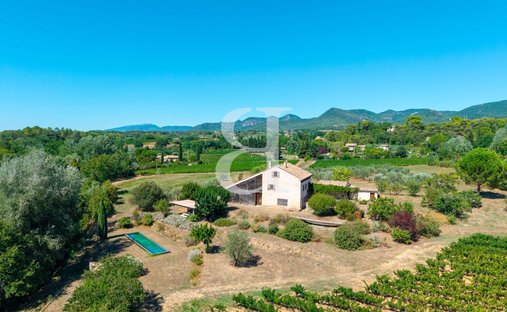 Country House in Puyméras, Provence-Alpes-Côte d'Azur, France 1