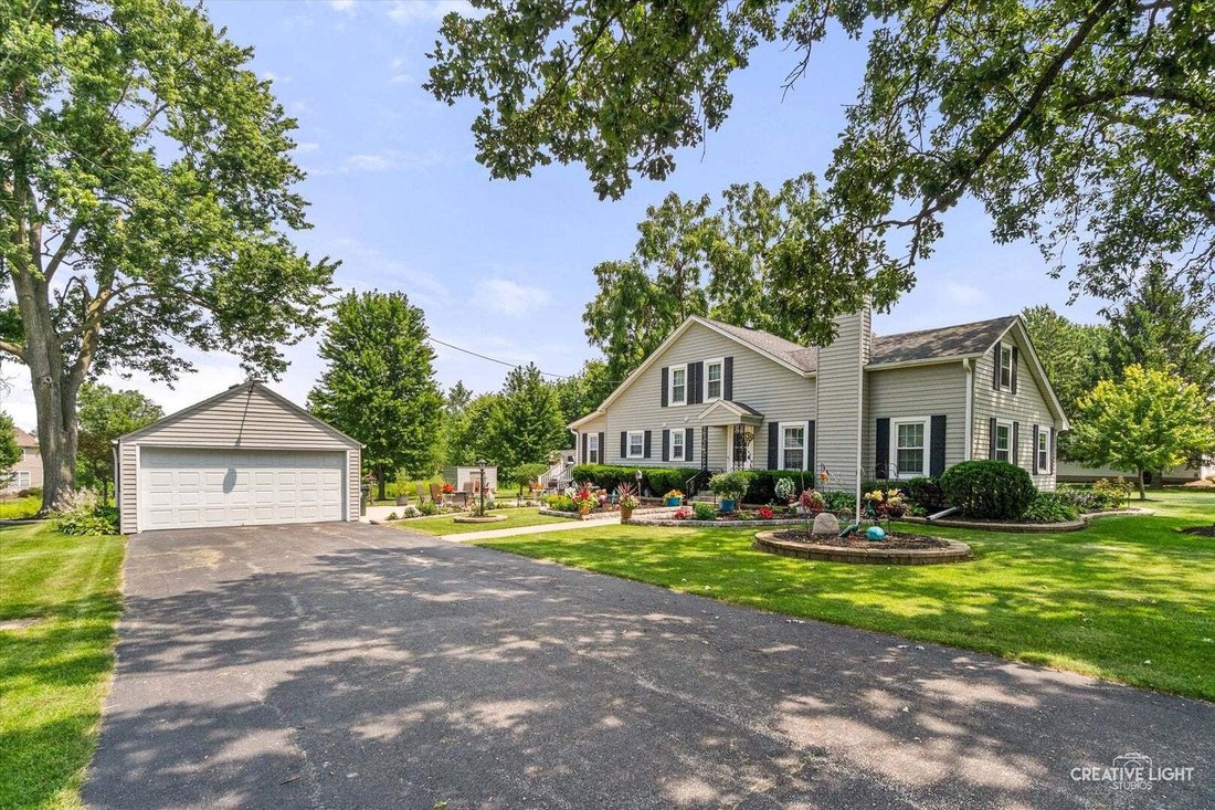 House in Aurora, Illinois, United States 3 - 18609579