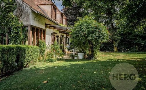 House in Jouars-Pontchartrain, Ile-de-France, France 1