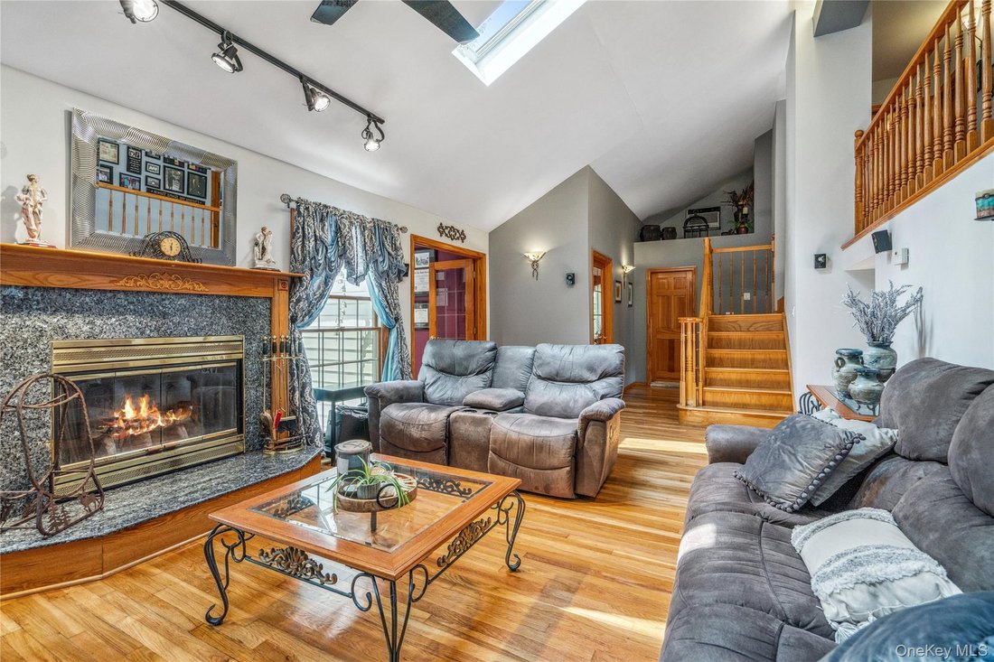House in Islip, New York, United States 3 - 18613180