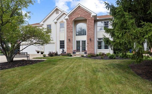 House in Strongsville, Ohio, United States 1