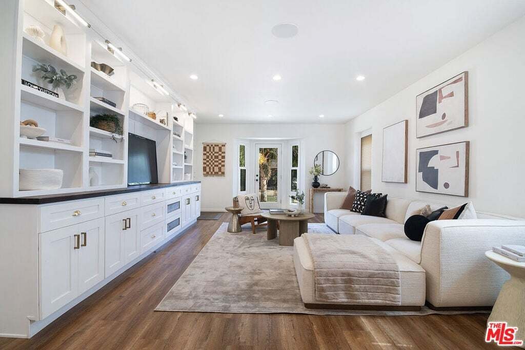 Los Angeles, California, United States 2 - 18615375