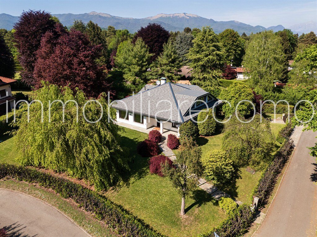 Villa in Fecchio, Cantu, Lombardy 2 - 18611780