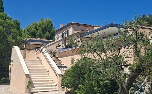 Estate in La Balance-Palais des Papes, Avignon, France 1