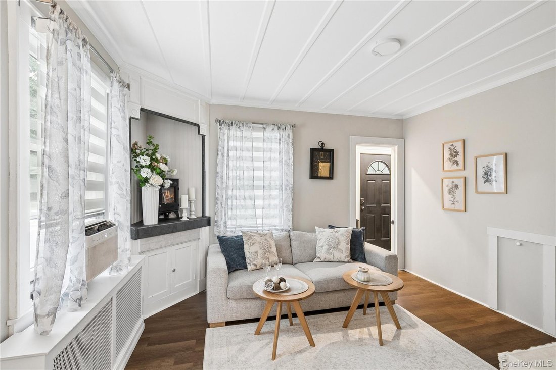 House in Smithtown, New York, United States 3 - 18613177