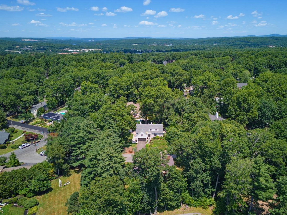 House in Manchester, New Hampshire, United States 4 - 18615528