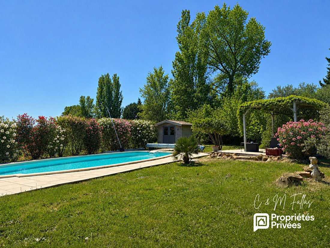 Villa in Camaret-sur-Aigues, Provence-Alpes-Côte d'Azur, France 2 - 18614022
