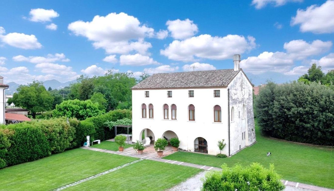 Villa in Caerano di San Marco, Veneto, Italy 3 - 18609176