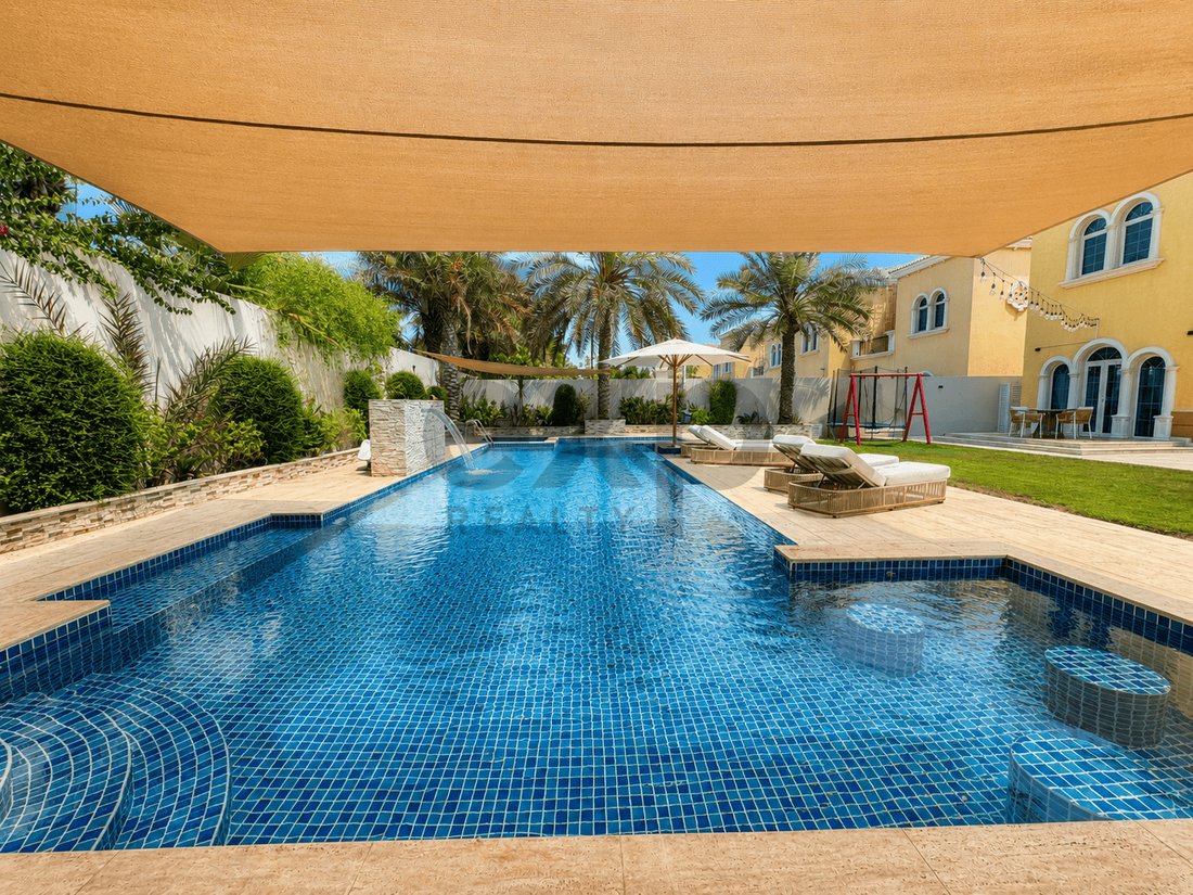 Villa in Jumeirah Park, Dubai, United Arab Emirates 2 - 18610441