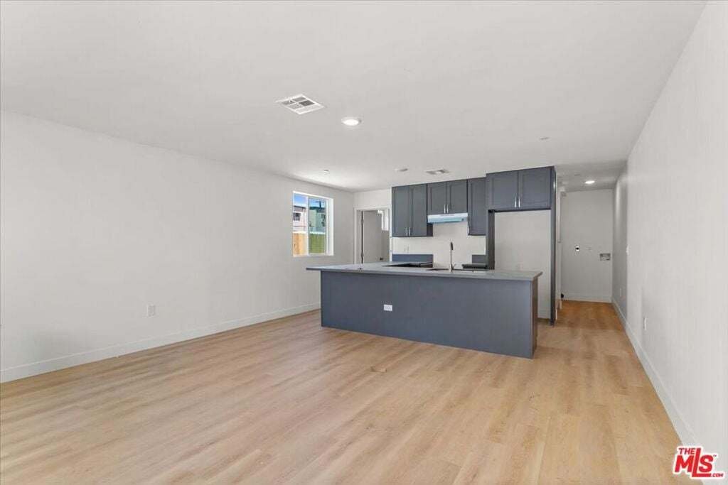 Los Angeles, California, United States 2 - 18611844