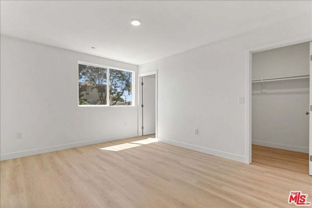 Los Angeles, California, United States 5 - 18611844