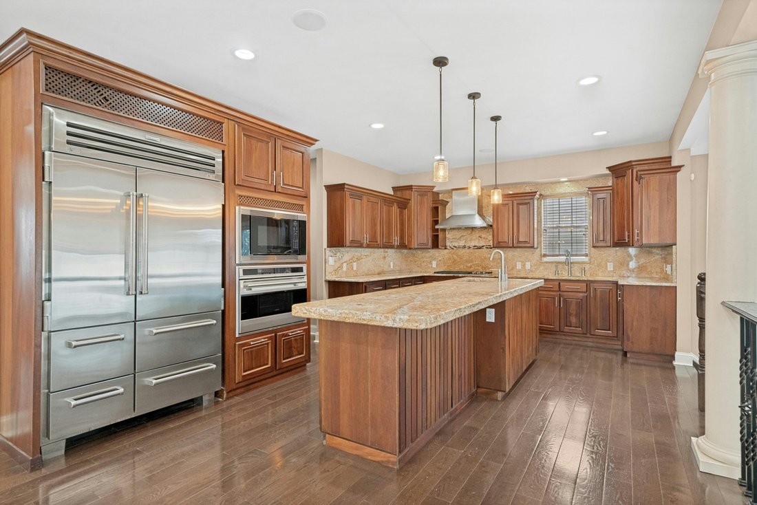 Nutley, New Jersey, United States 5 - 18615023