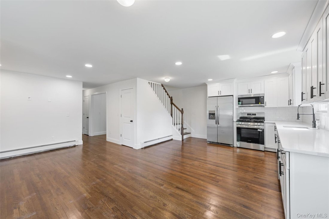 House in Bay Shore, New York, United States 3 - 18613161