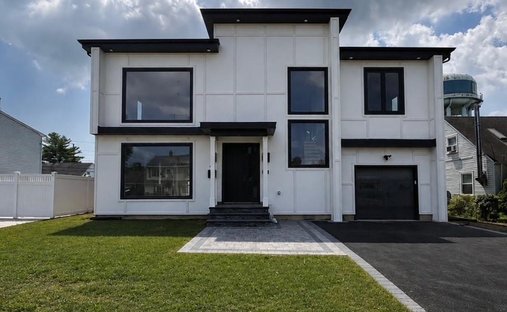 House in Levittown, New York, United States 1